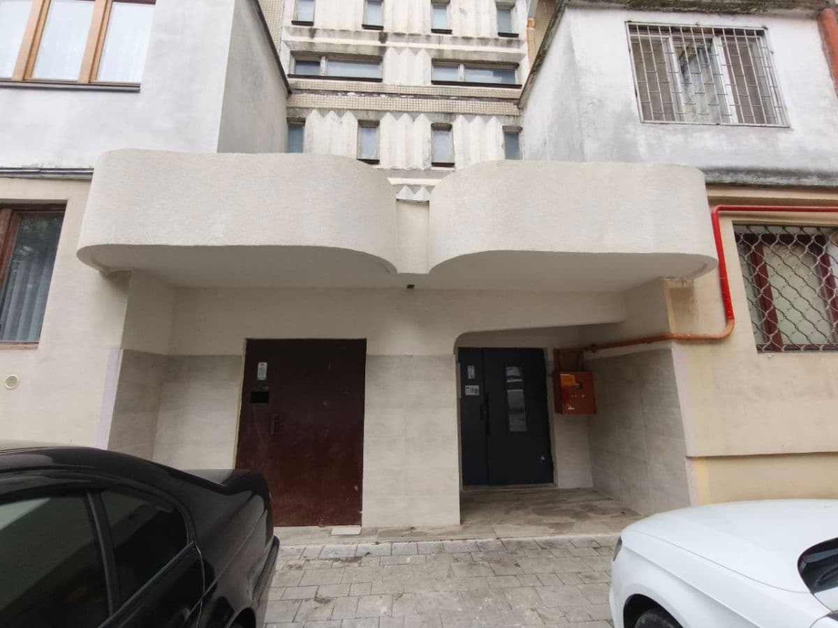 Apartament cu 3 camere, 72 m², 9 etaj