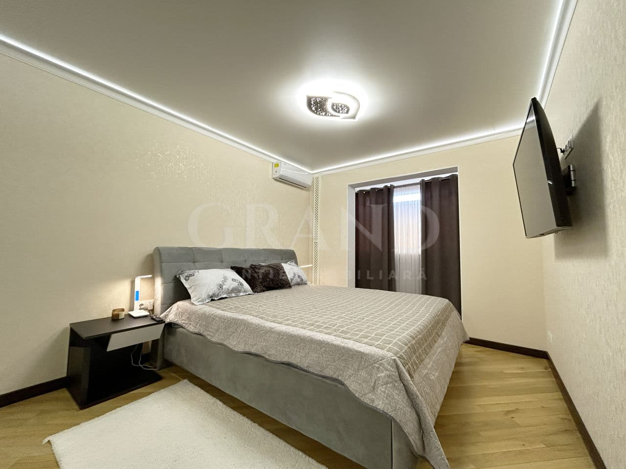 Apartament cu 3 camere, 72 m², 9 etaj