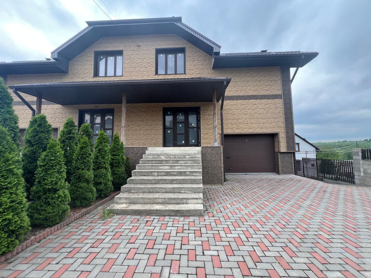 Casă 248 m² pe teren 6 ari