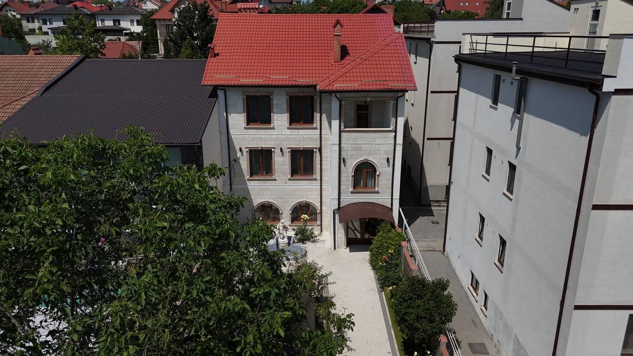 Casă 350 m² pe teren 6 ari