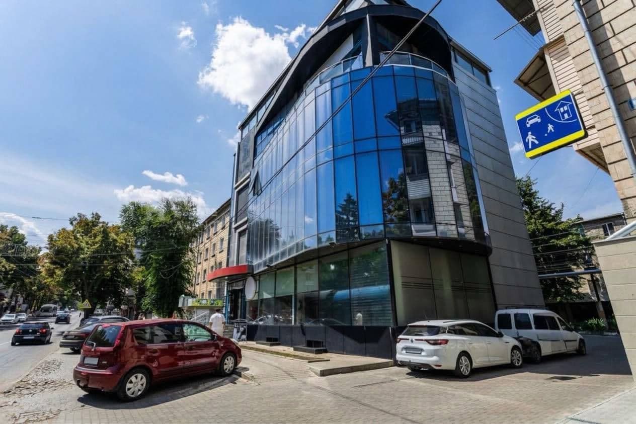 1400 m², spațiu comercial