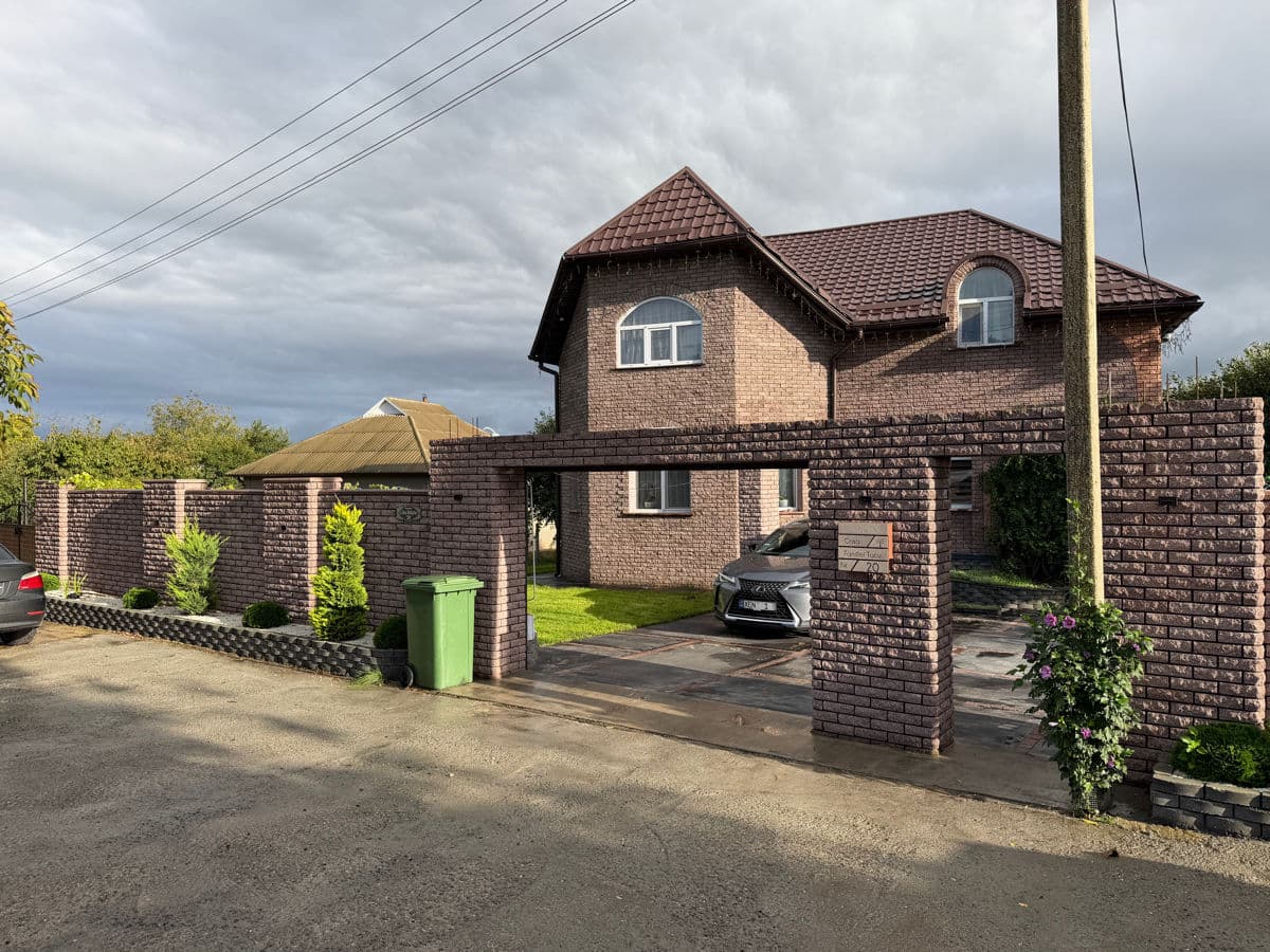 Casă 200 m² pe teren 13 ari