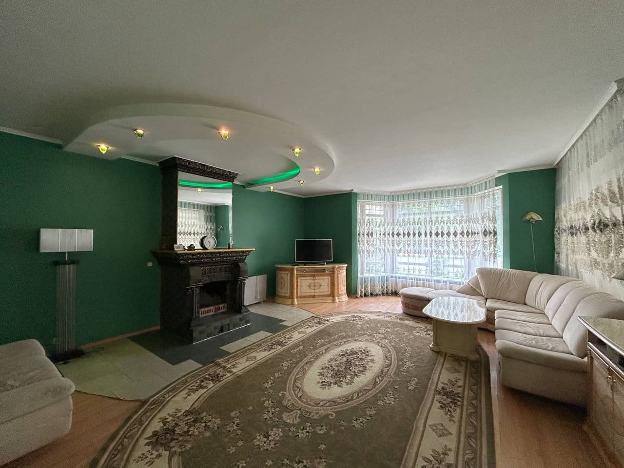 Casă 306 m² pe teren 8 ari