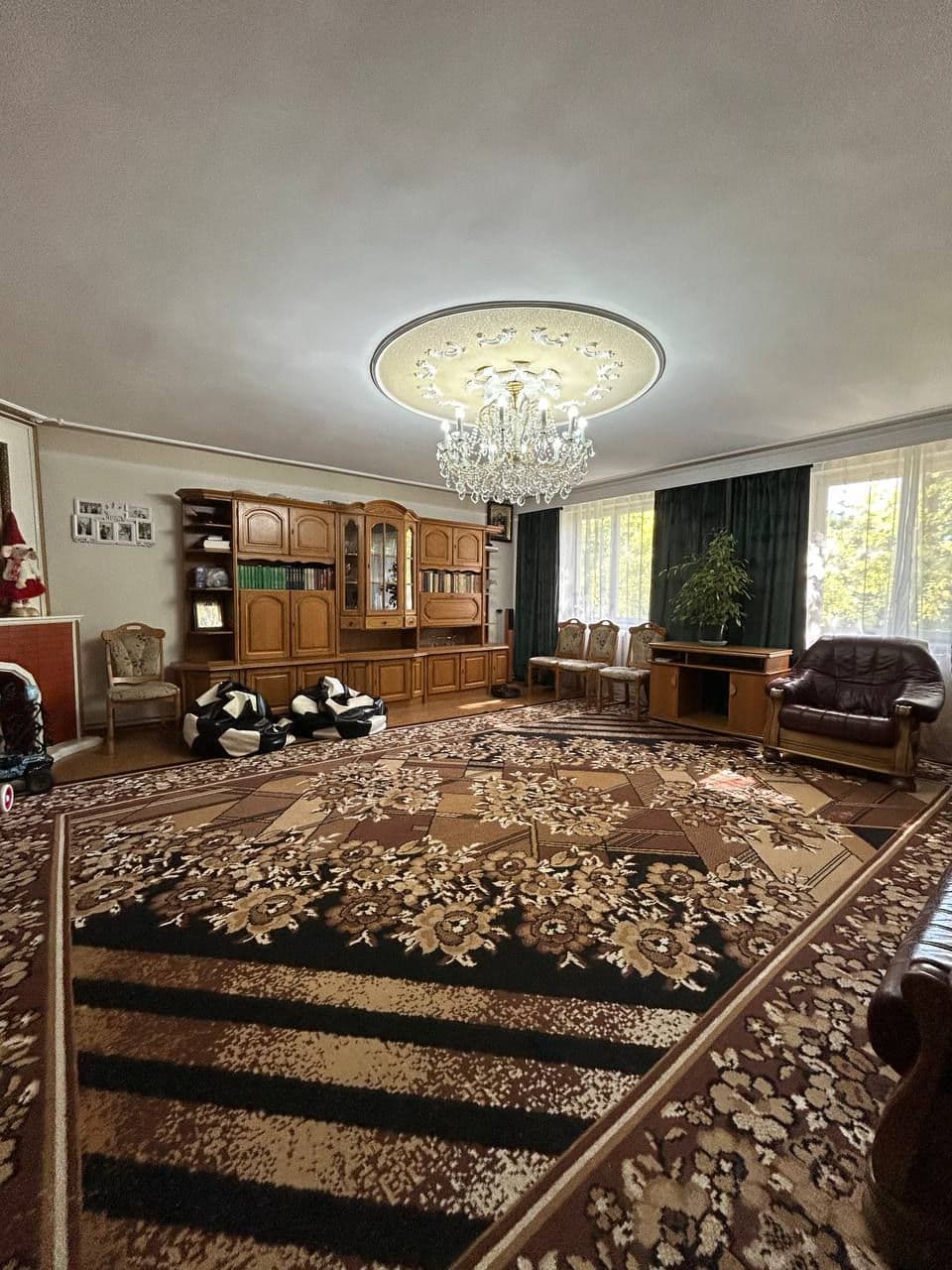 Apartament cu 5 camere sau mai multe, 160 m², 3 etaj