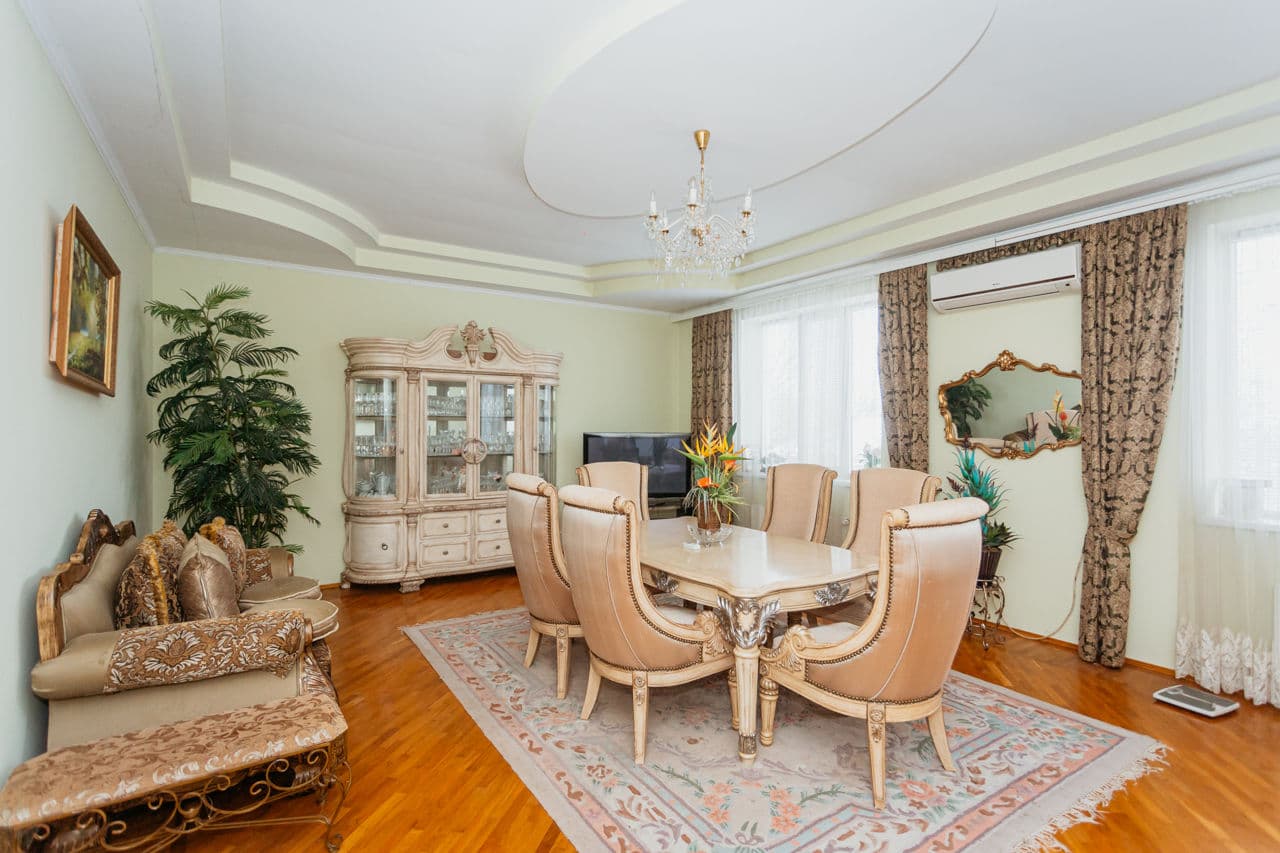 Casă,  420 m²,  Codru