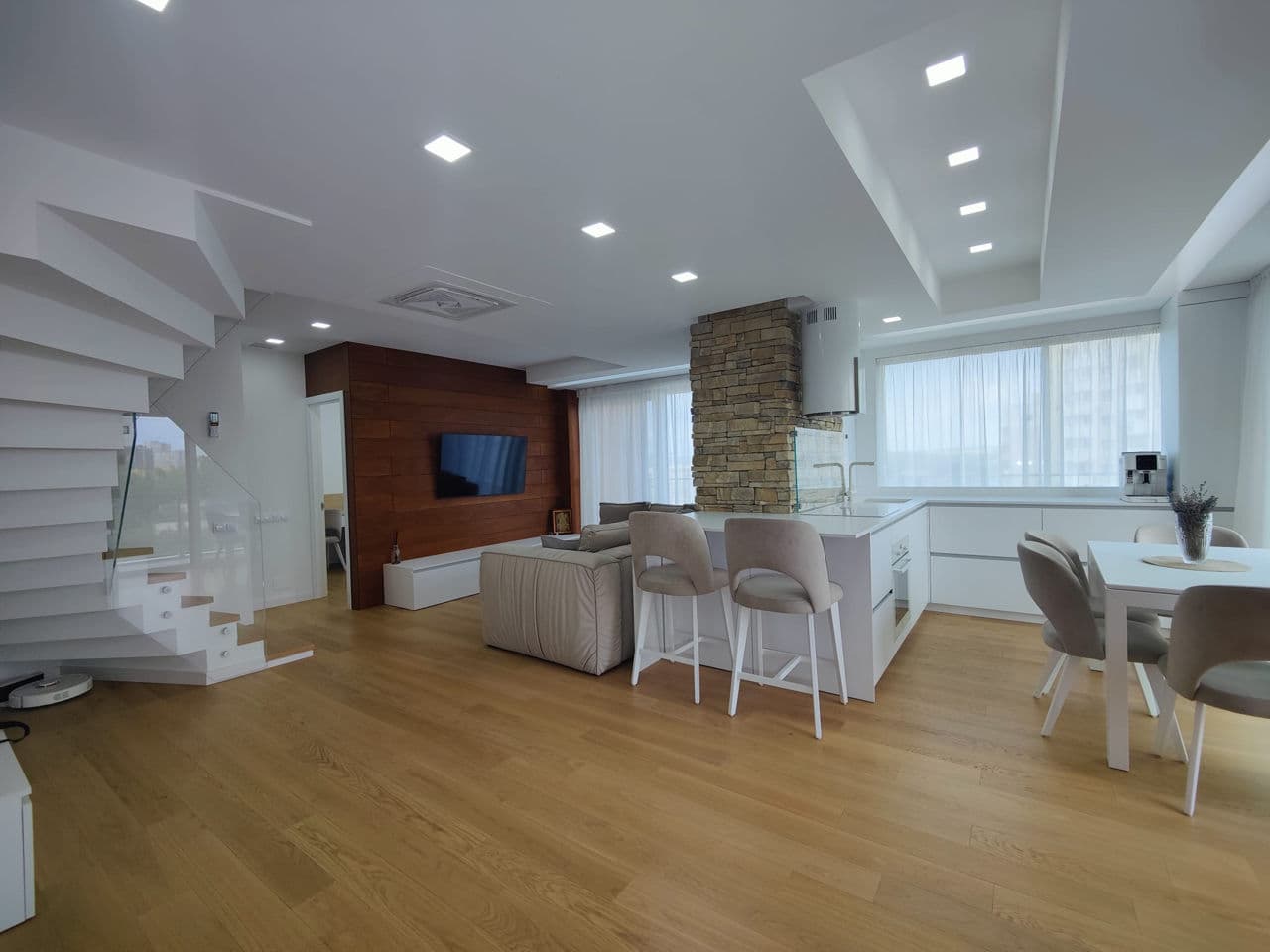 Apartament cu 4 camere, 190 m², 8 etaj