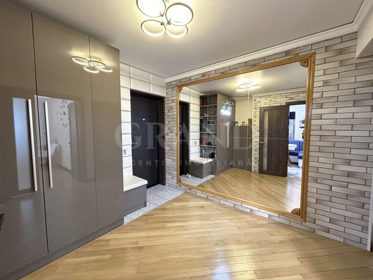 Apartament cu 3 camere, 72 m², 9 etaj