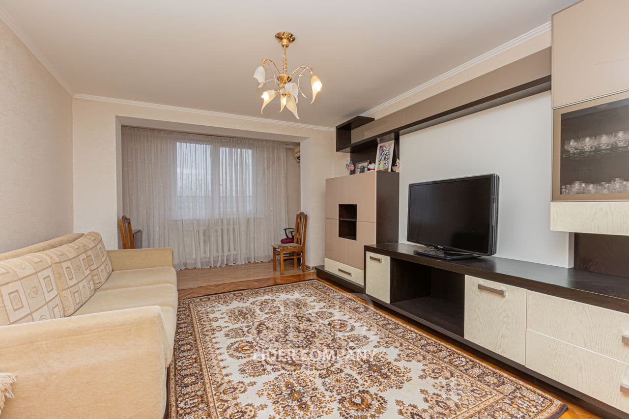 Apartament cu 3 camere, 70 m², 4 etaj