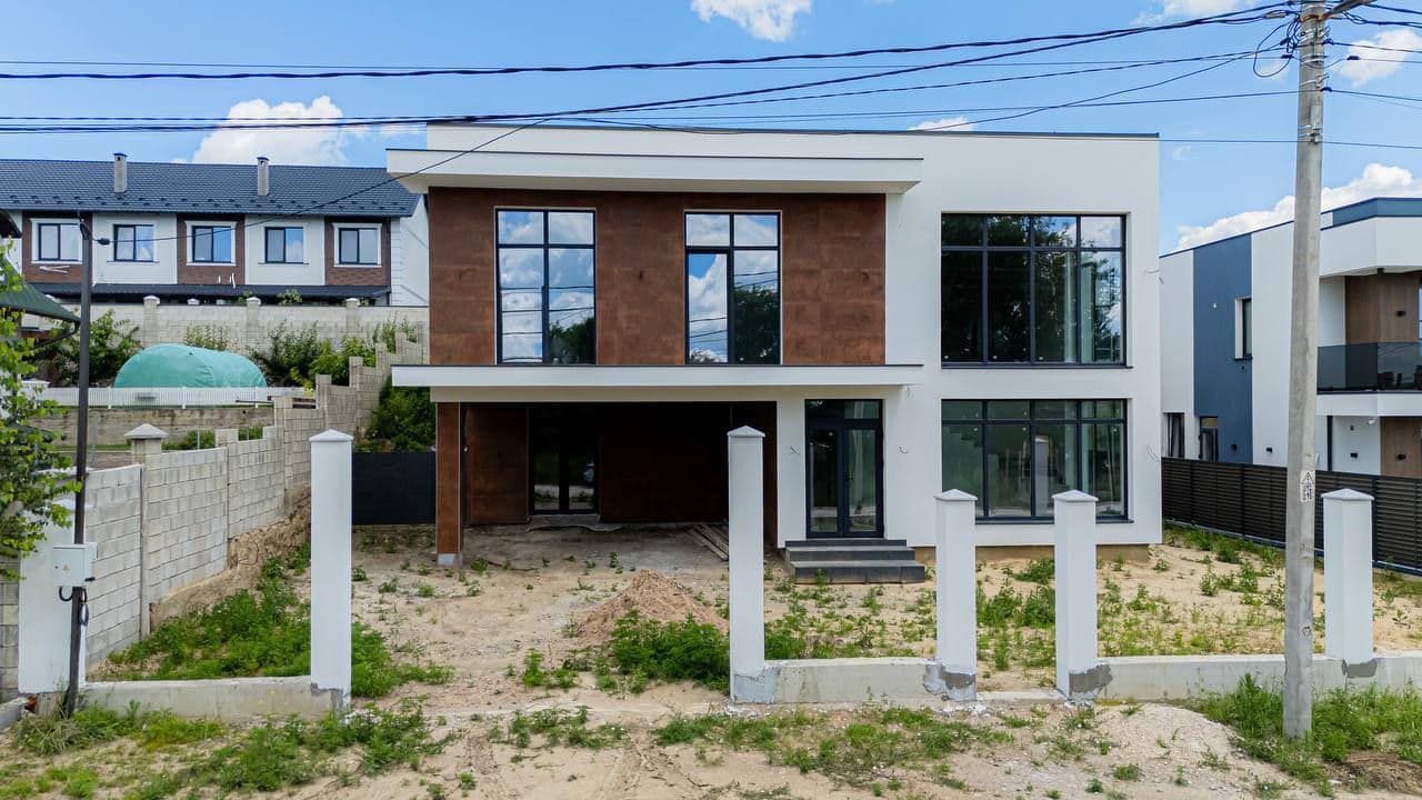 Casă 260 m² pe teren 6 ari