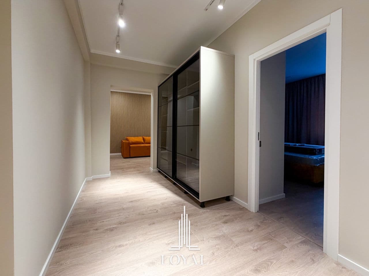 Apartament cu 2 camere, 65 m², 8 etaj