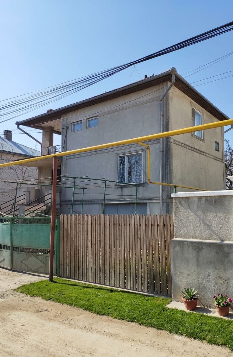 Casă 200 m² pe teren 6 ari