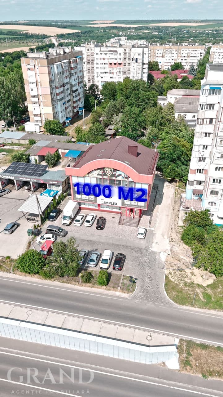 1000 m², Spațiu universal