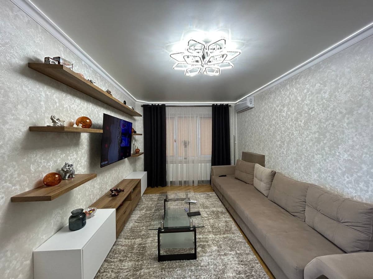 Apartament cu 3 camere, 72 m², 9 etaj