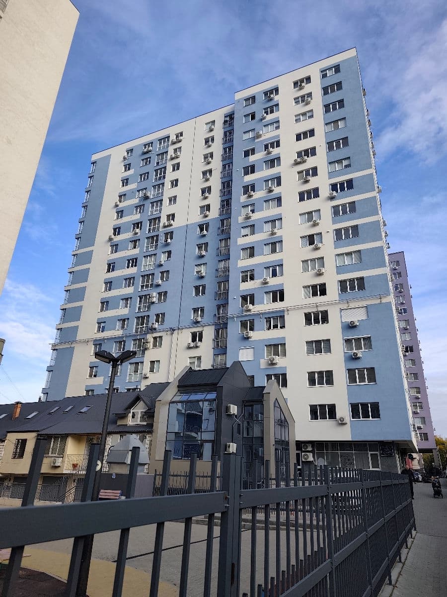 Apartament cu 3 camere, 98 m², 2 etaj