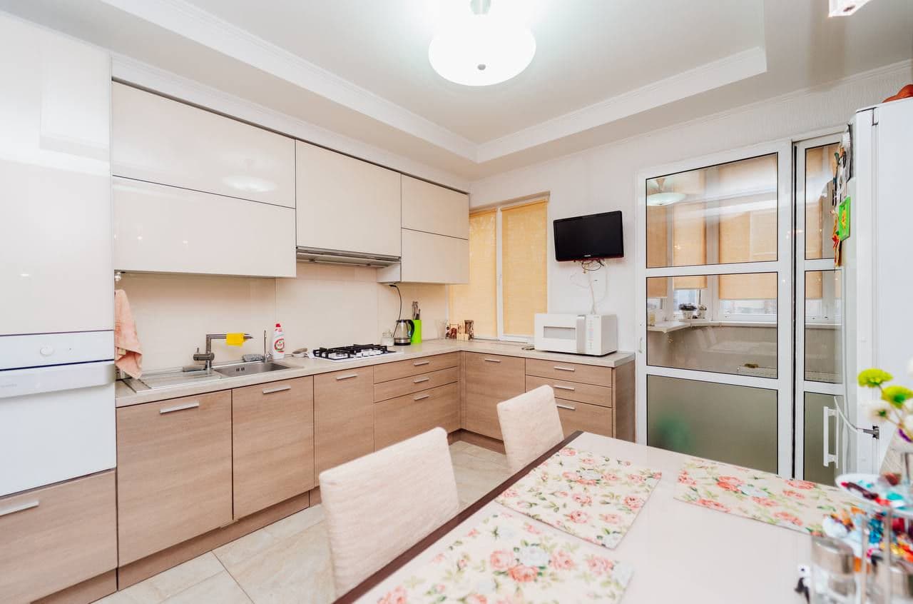 Apartament cu 2 camere, 87 m², 3 etaj