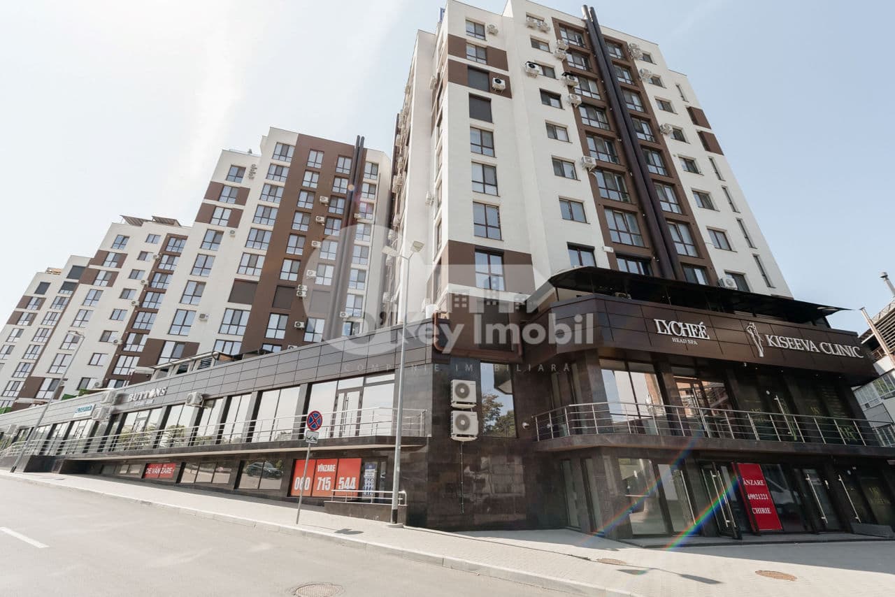 444 m², Spațiu comercial