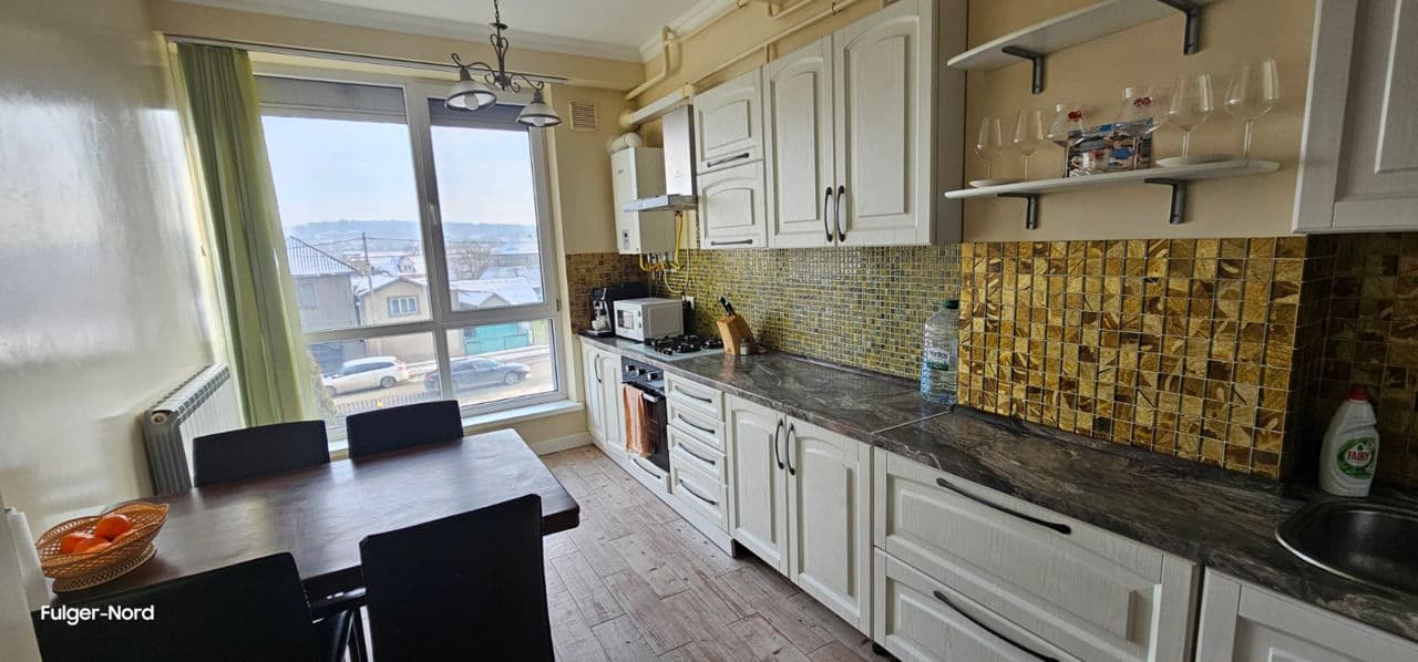 Apartament cu 3 camere, 111 m², 2 etaj