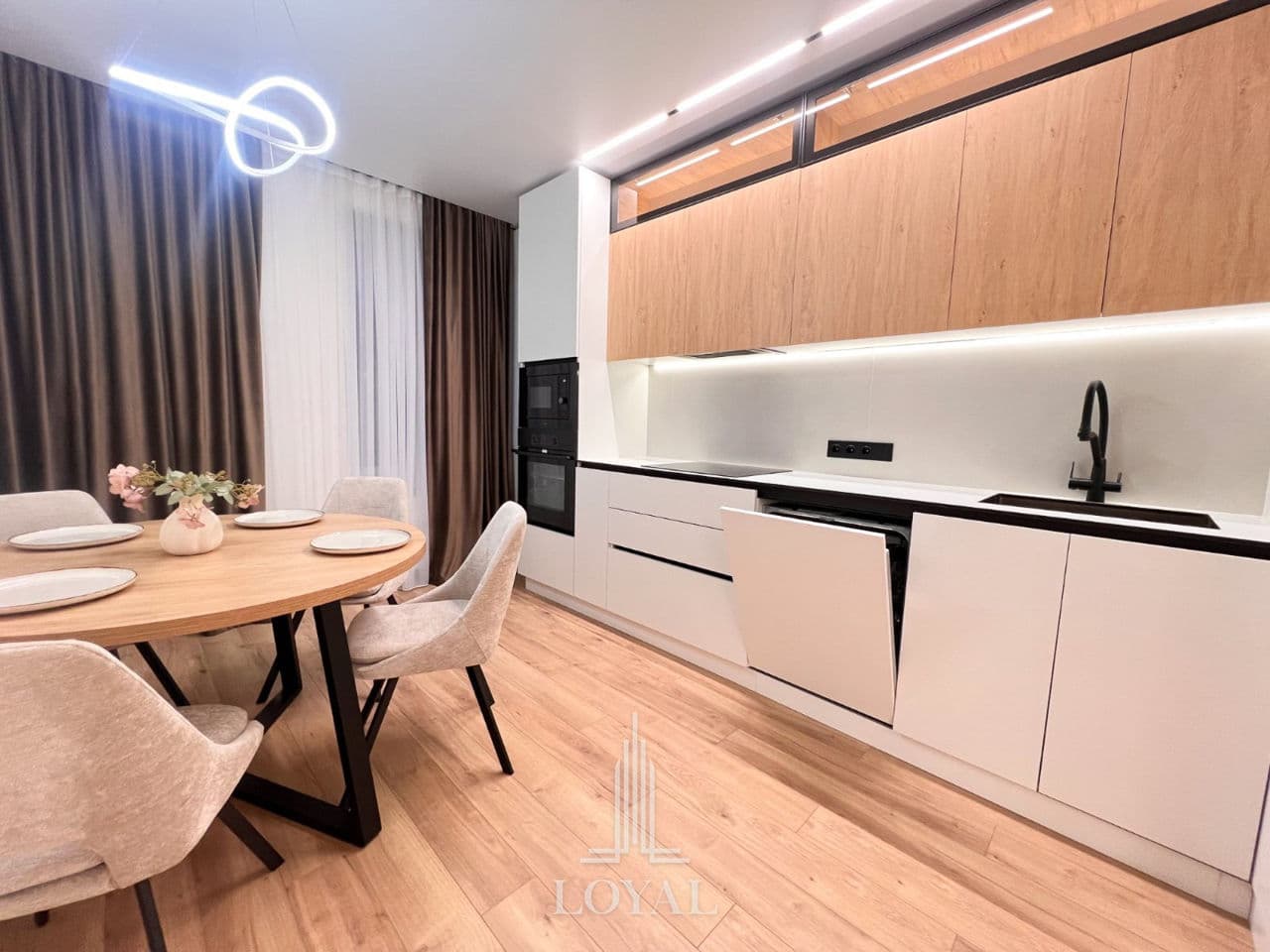 Apartament cu 2 camere, 68 m², 8 etaj