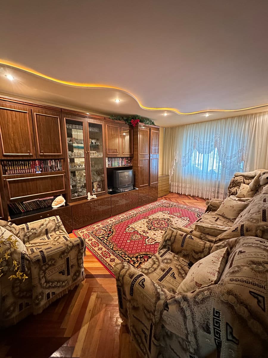 Apartament cu 3 camere, 70 m², 1 etaj