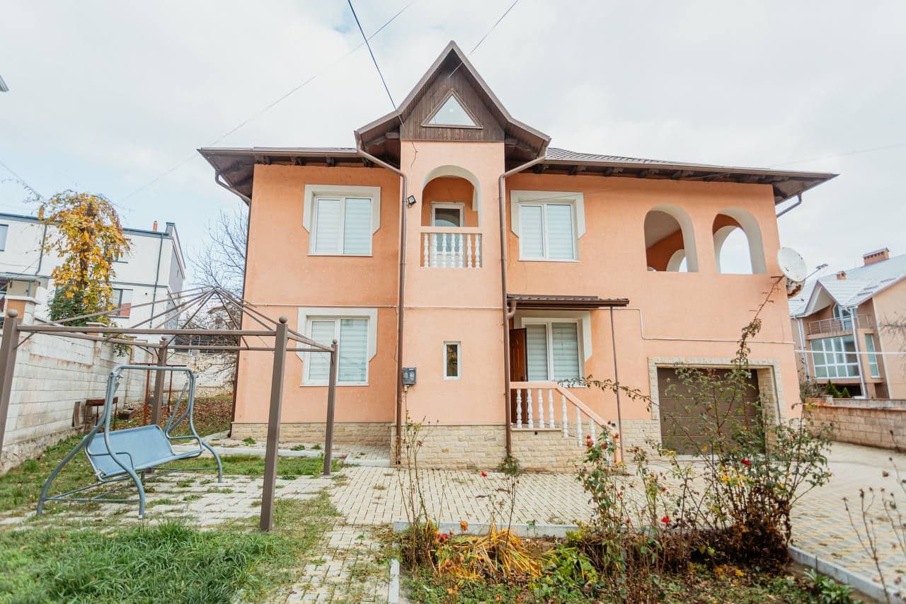 Casă 200 m² pe teren 10 ari