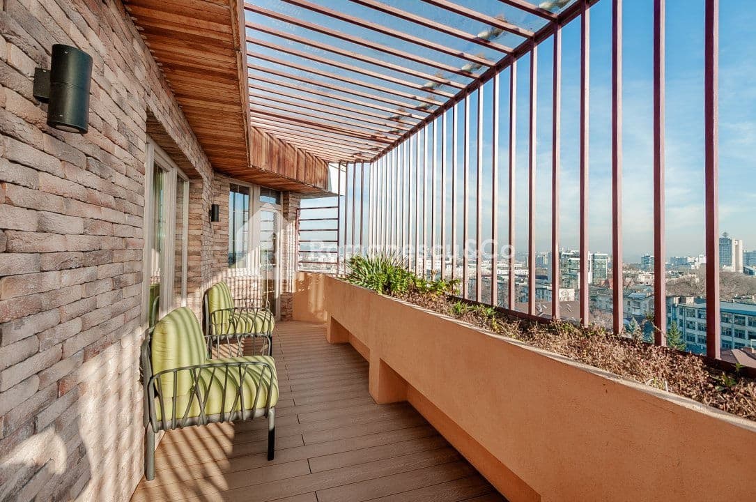 Apartament cu 4 camere, 142 m², 9 etaj