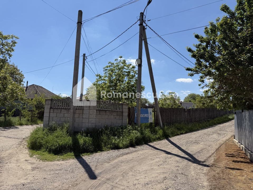6 ari, Teren pentru construcții