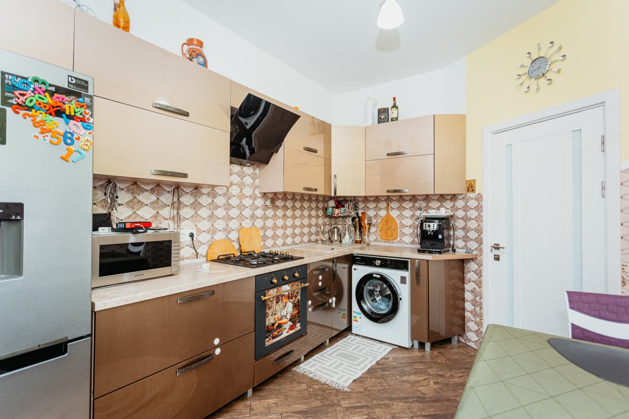 Apartament cu 2 camere, 65 m², 13 etaj