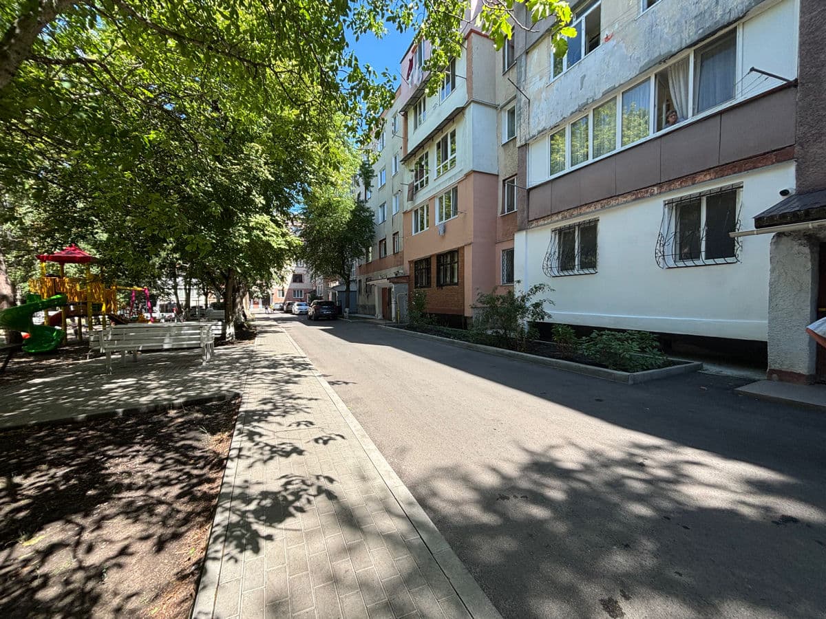 Apartament cu 3 camere, 80 m², 1 etaj