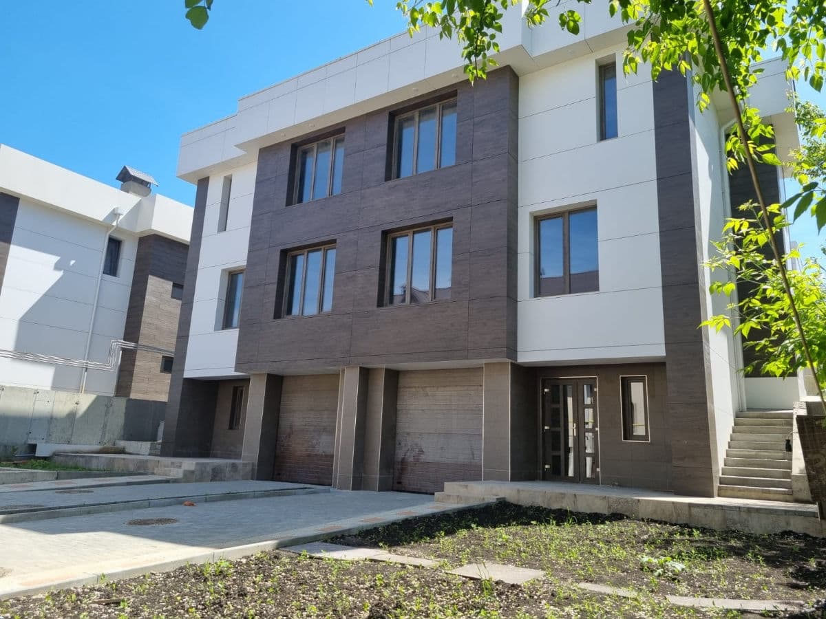 Casă 209 m² pe teren 4 ari