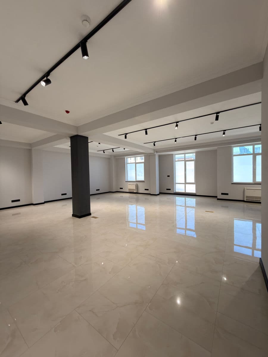 83 m², spațiu de birou
