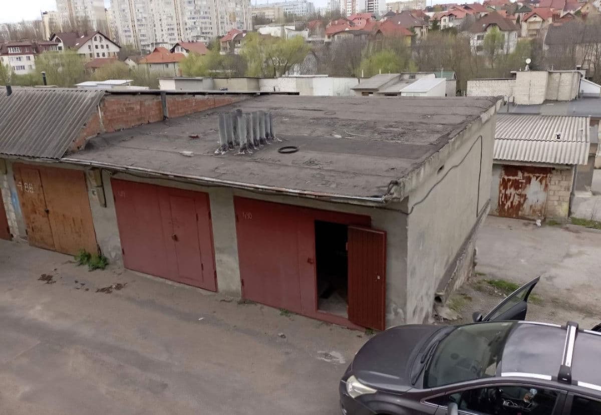 96 m², service auto