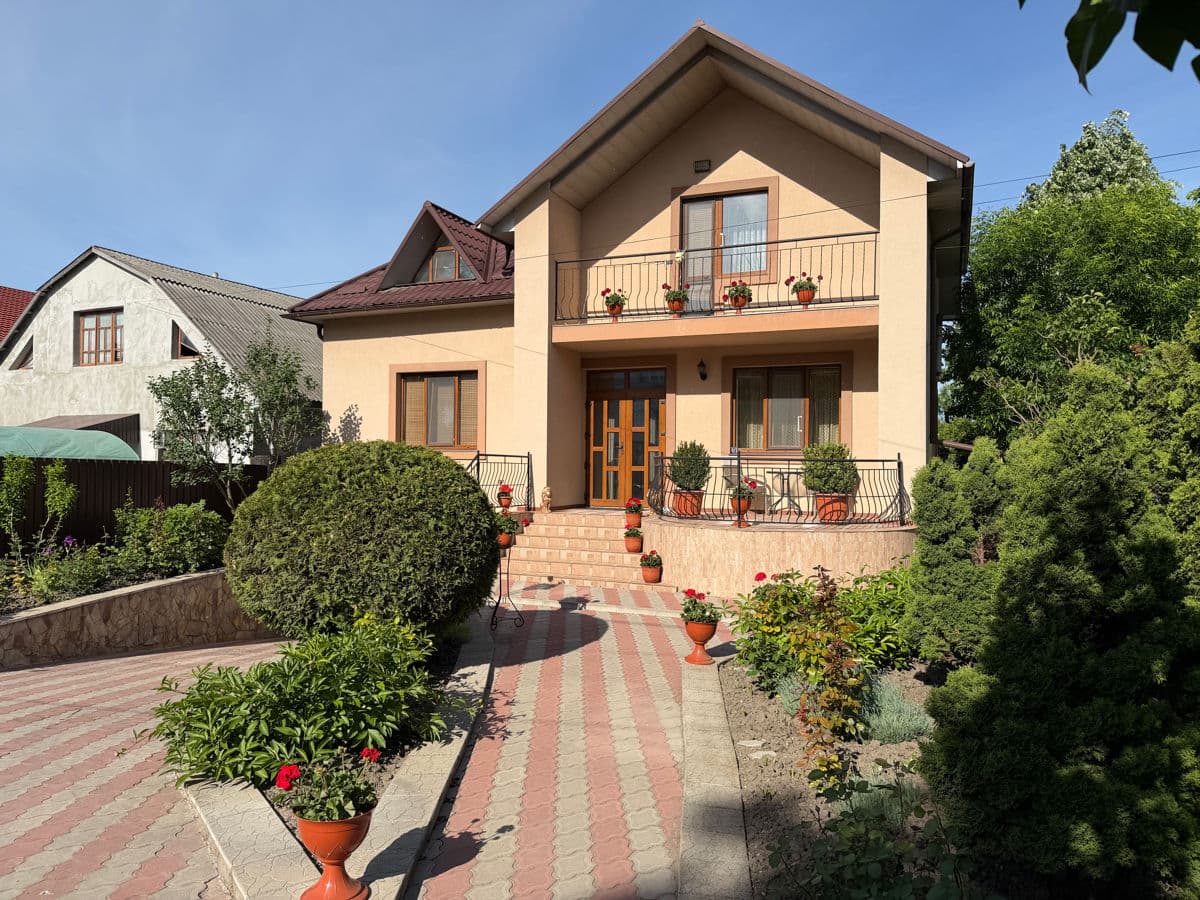 Casă 250 m² pe teren 5 ari