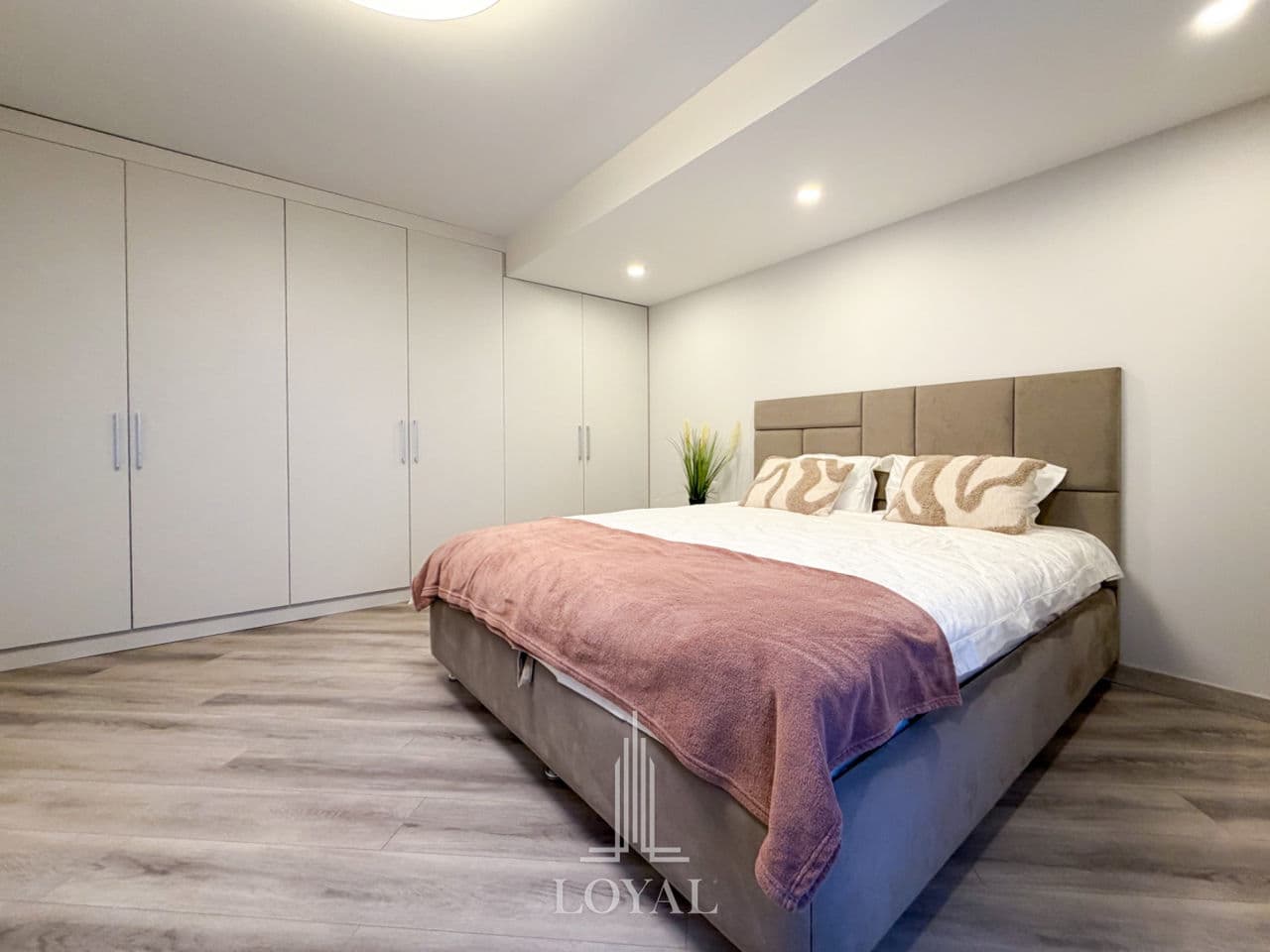 Apartament cu 1 cameră, 65 m², 4 etaj