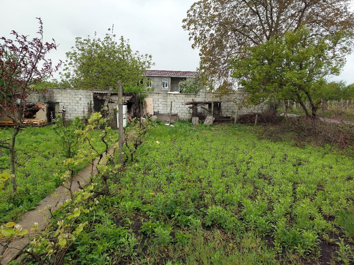 6 ari, teren grădină