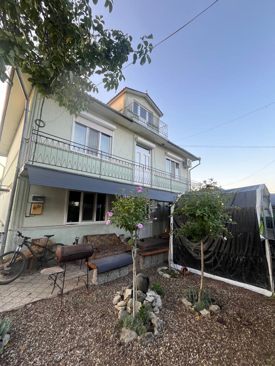 Casă 200 m² pe teren 10 ari