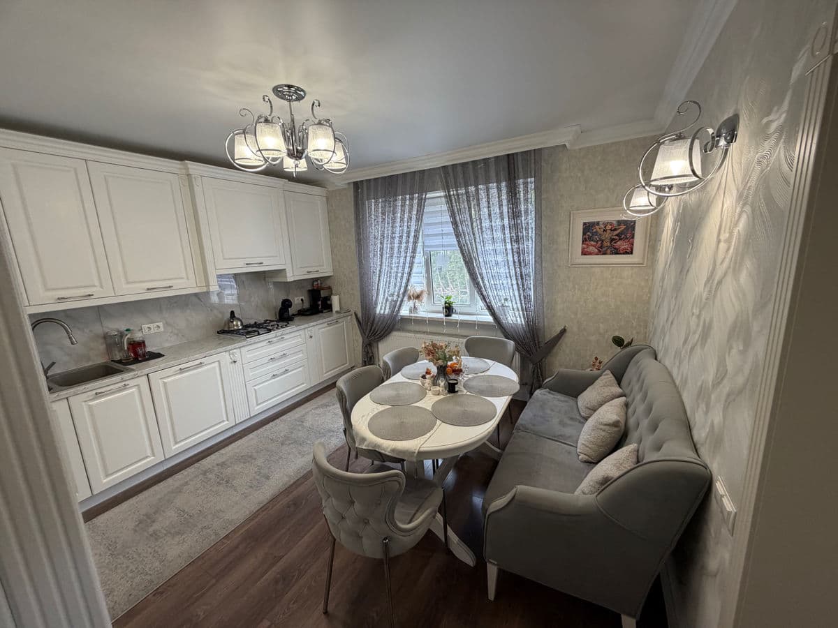 Casă 290 m² pe teren 5 ari