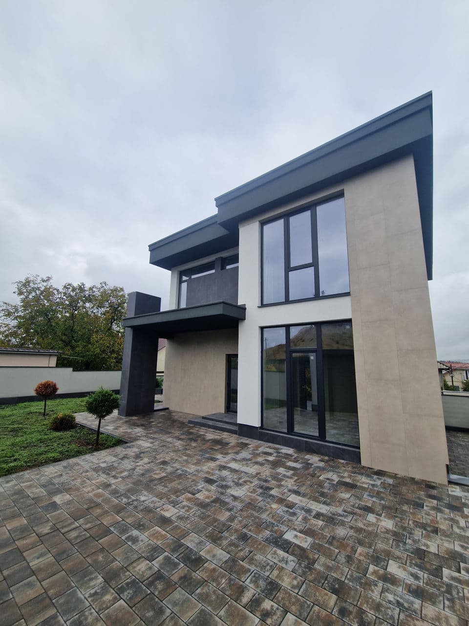 Casă 180 m² pe teren 4 ari