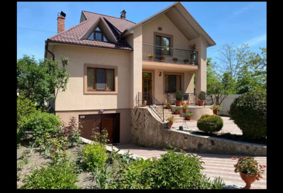 Casă 220 m² pe teren 6 ari