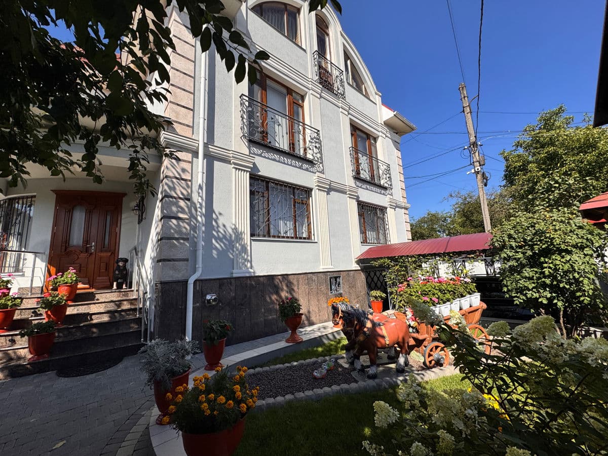 Casă 450 m² pe teren 6 ari