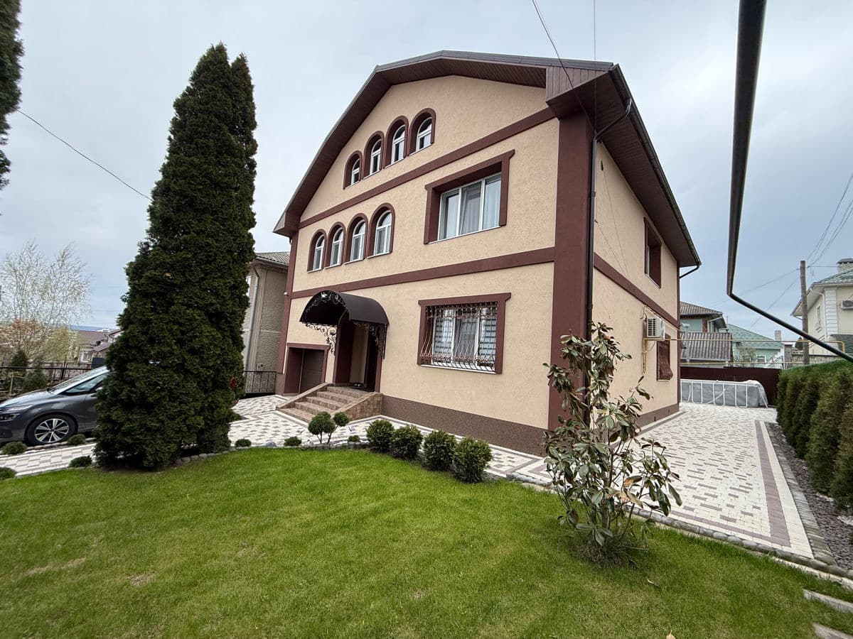 Casă 290 m² pe teren 5 ari