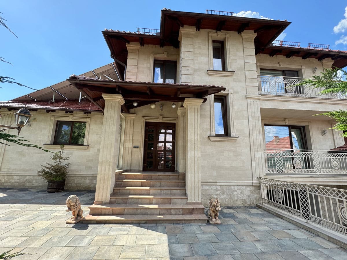 Casă 300 m² pe teren 5 ari
