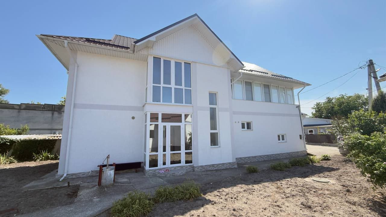 Casă 266 m² pe teren 15 ari
