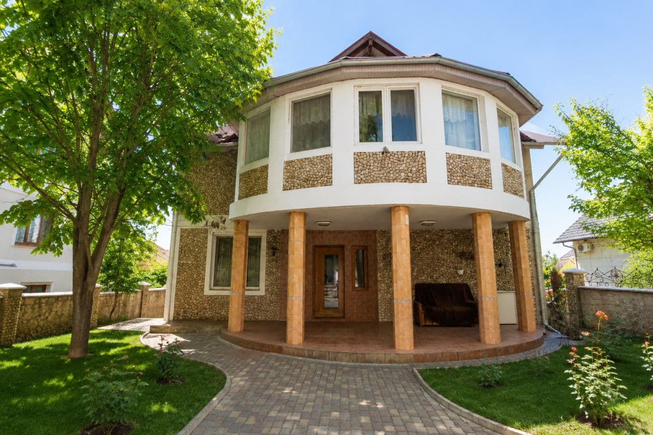 Casă 443 m² pe teren 12 ari
