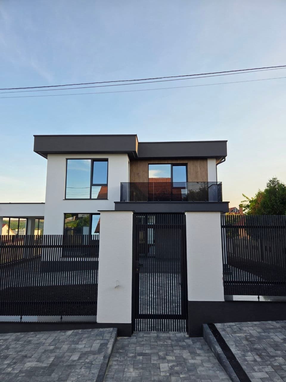 Casă 240 m² pe teren 10 ari
