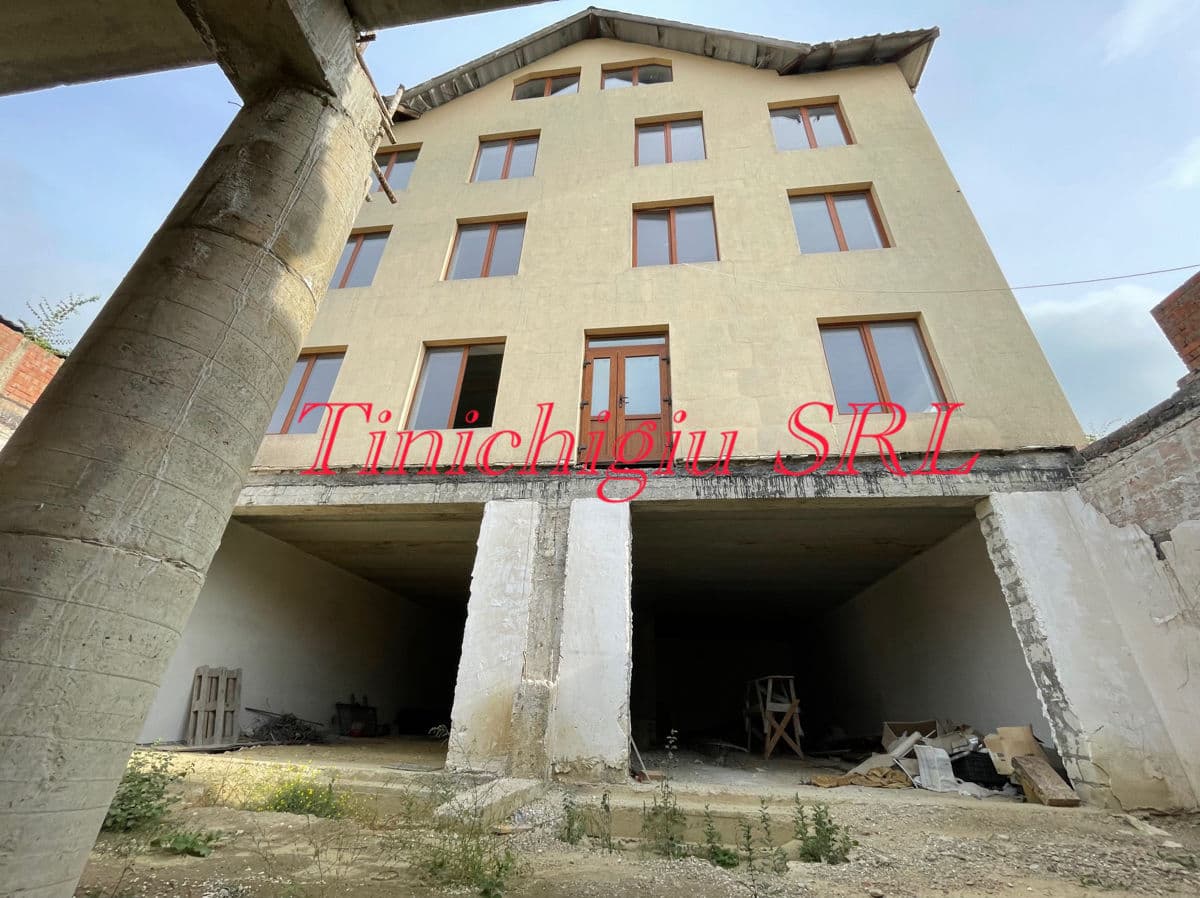 Casă 1200 m² pe teren 7 ari