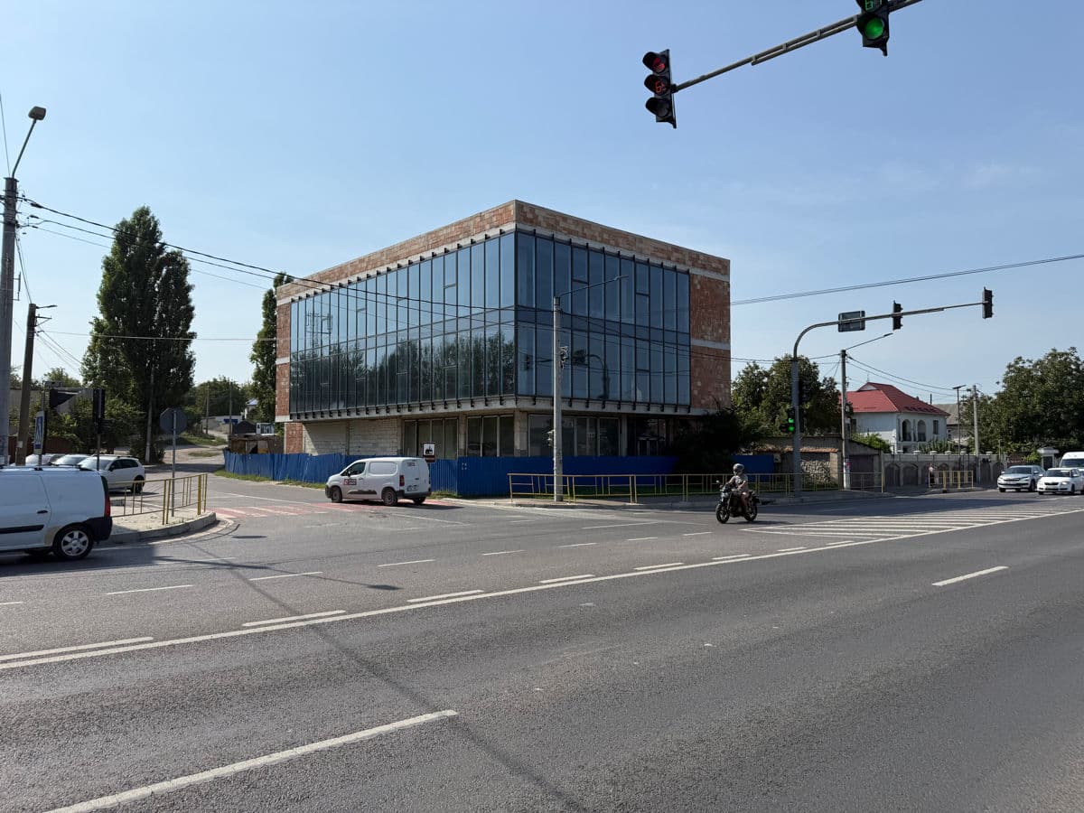 930 m², Spațiu universal