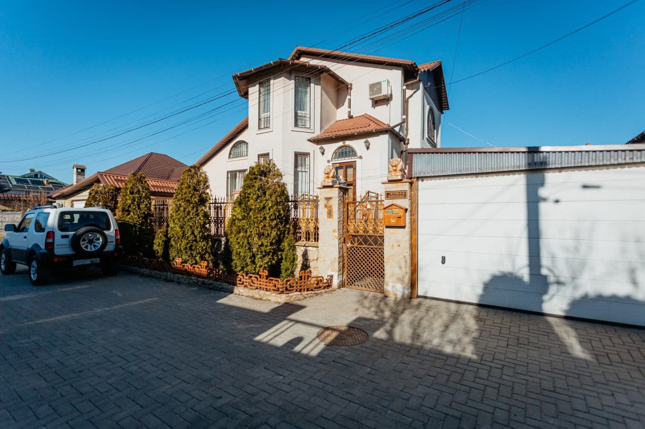 Casă 390 m² pe teren 6 ari