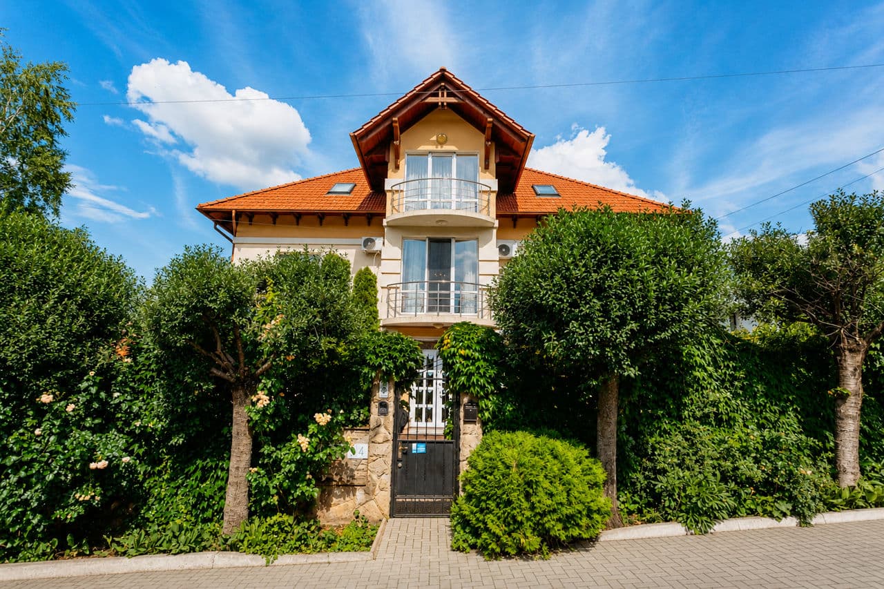 Casă 479 m² pe teren 8 ari