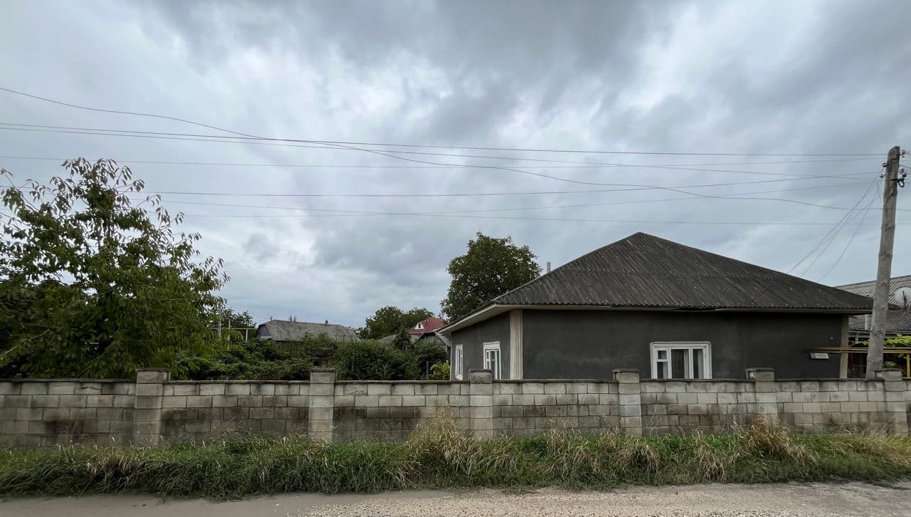 Casă 102 m² pe teren 400 ari