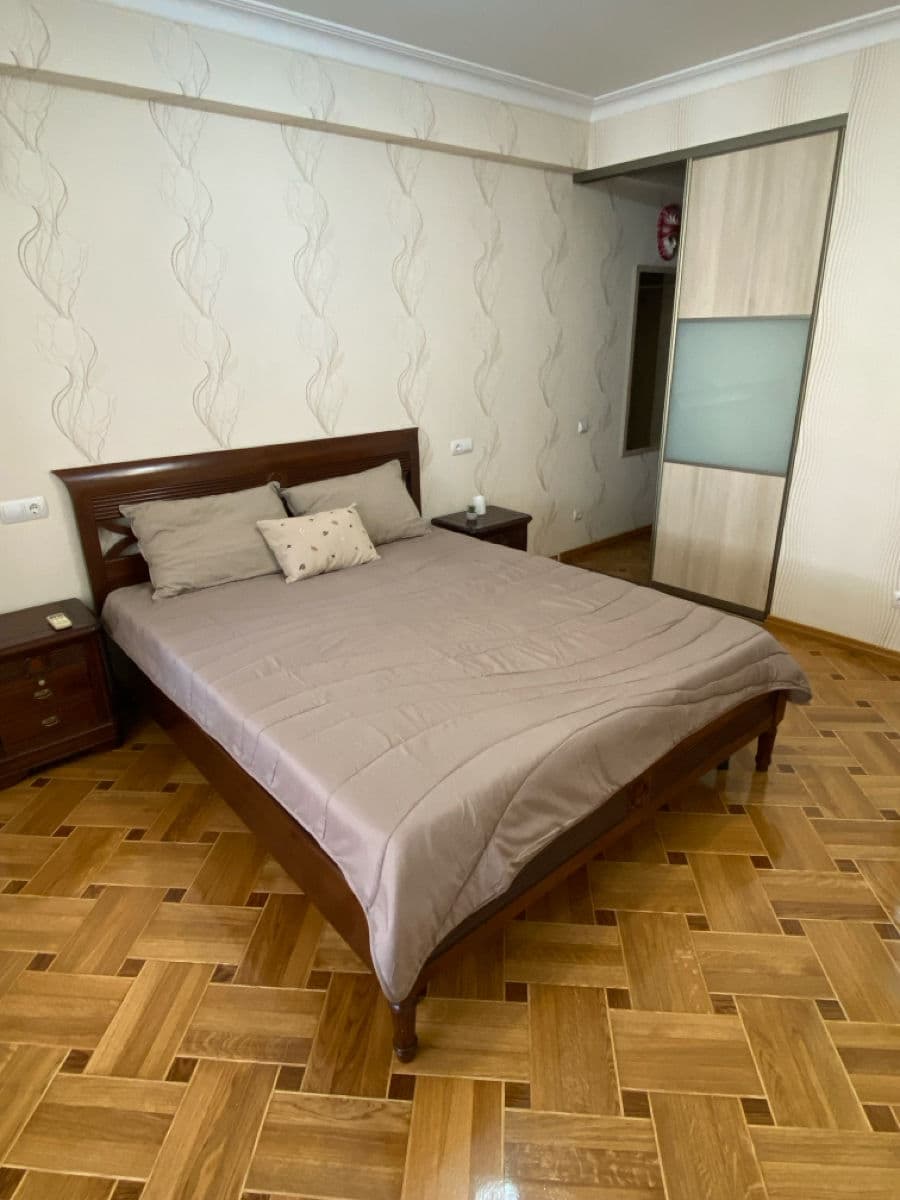 Apartament cu 2 camere, 70 m², 10 etaj